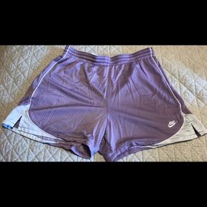 Vintage NIKE track shorts. Size M. (8-10)